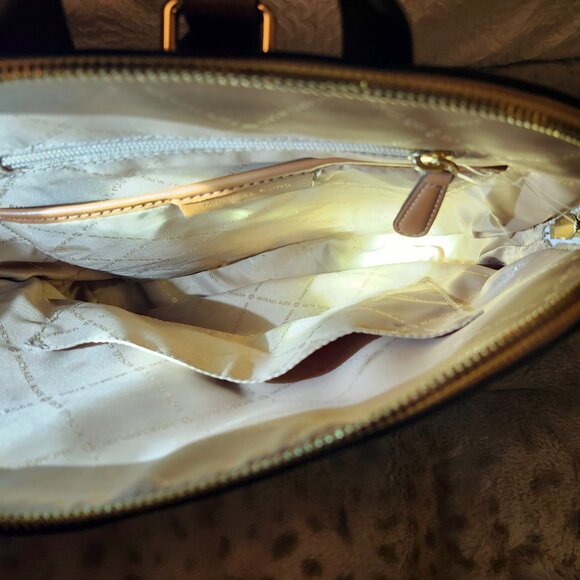 Backpack - Picture 2 of 3